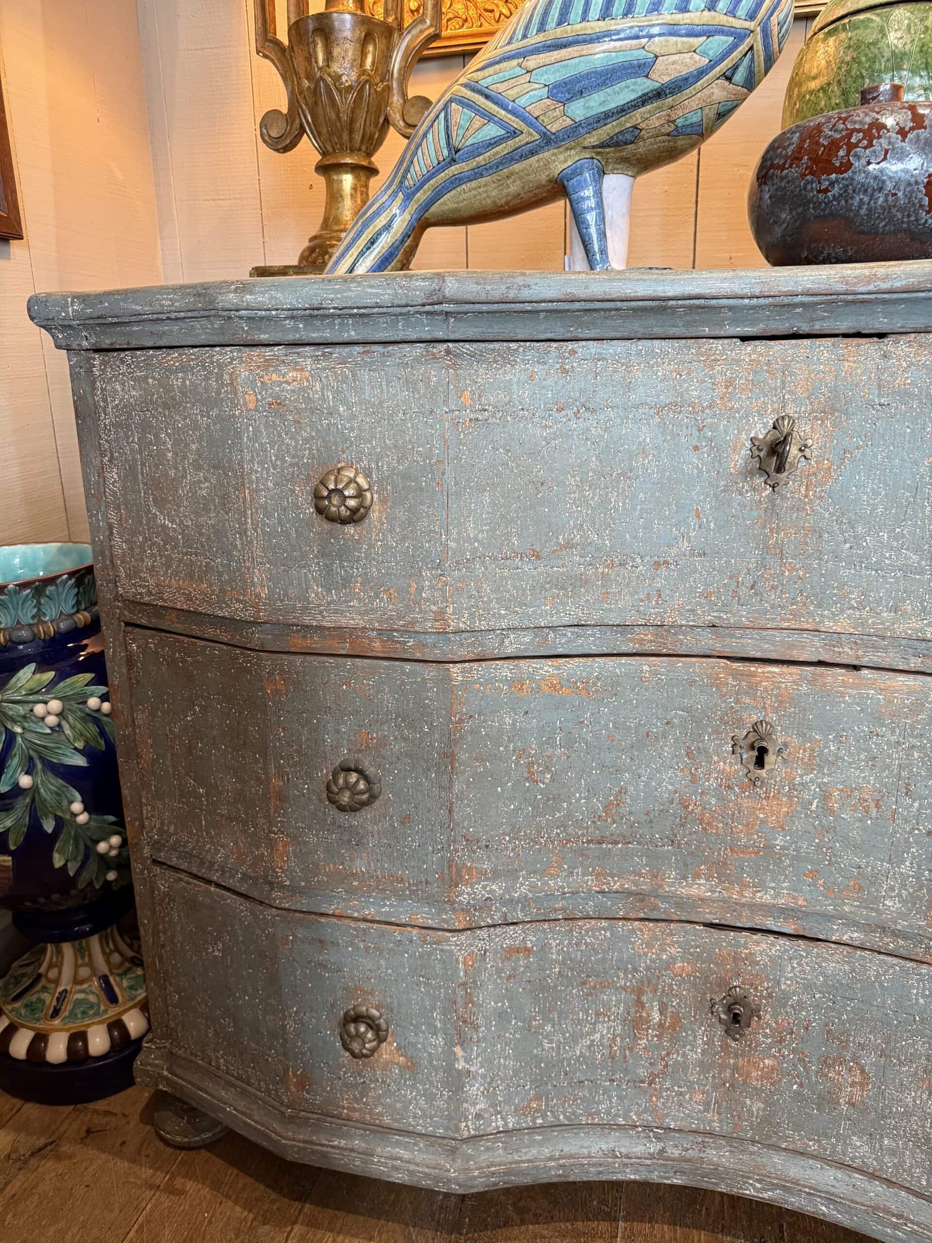 Commode Vénitienne double galbe en bois peint patine bleu aqua ca.1800 – Image 6