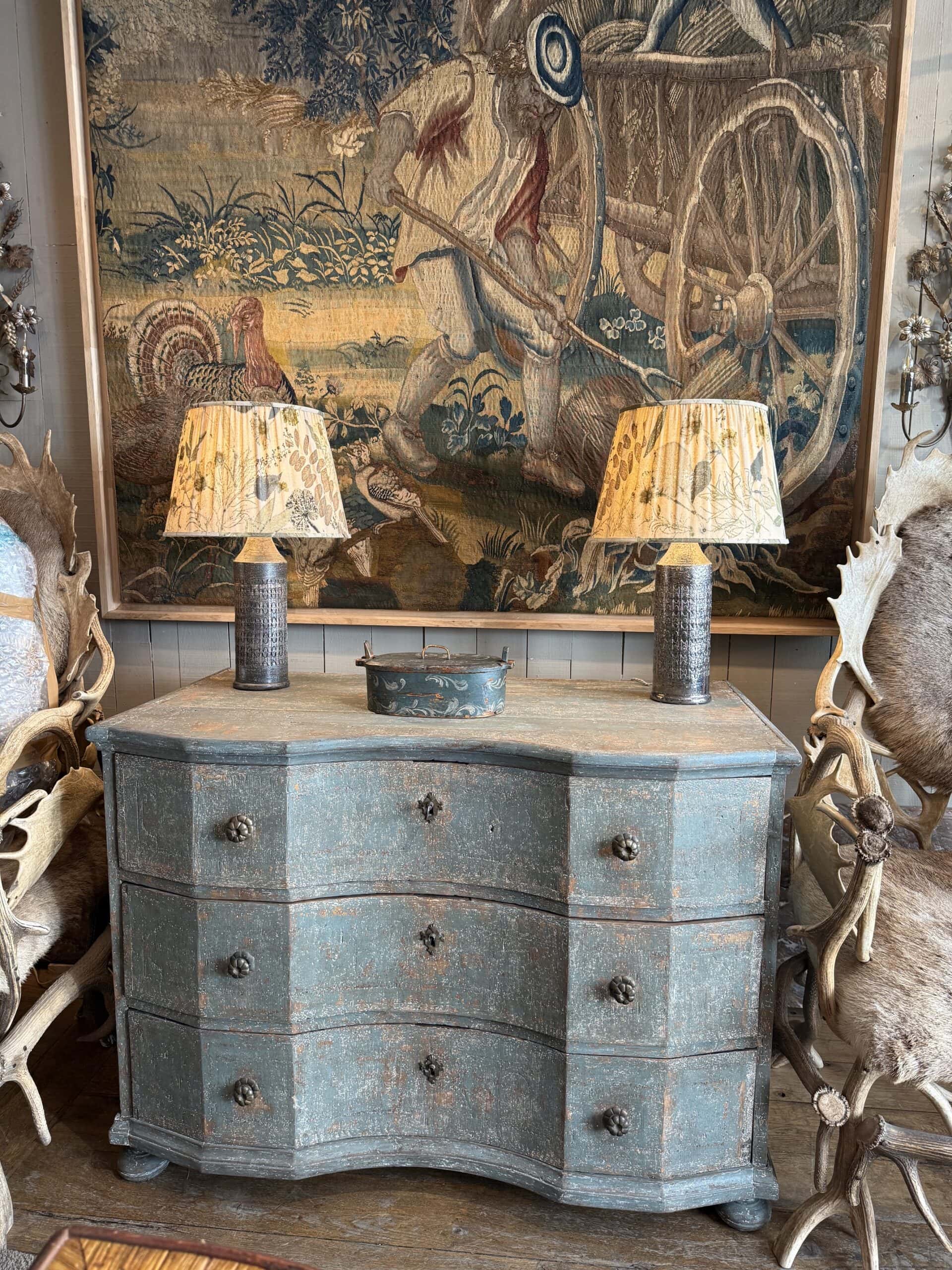 Commode Vénitienne double galbe en bois peint patine bleu aqua ca.1800 – Image 2