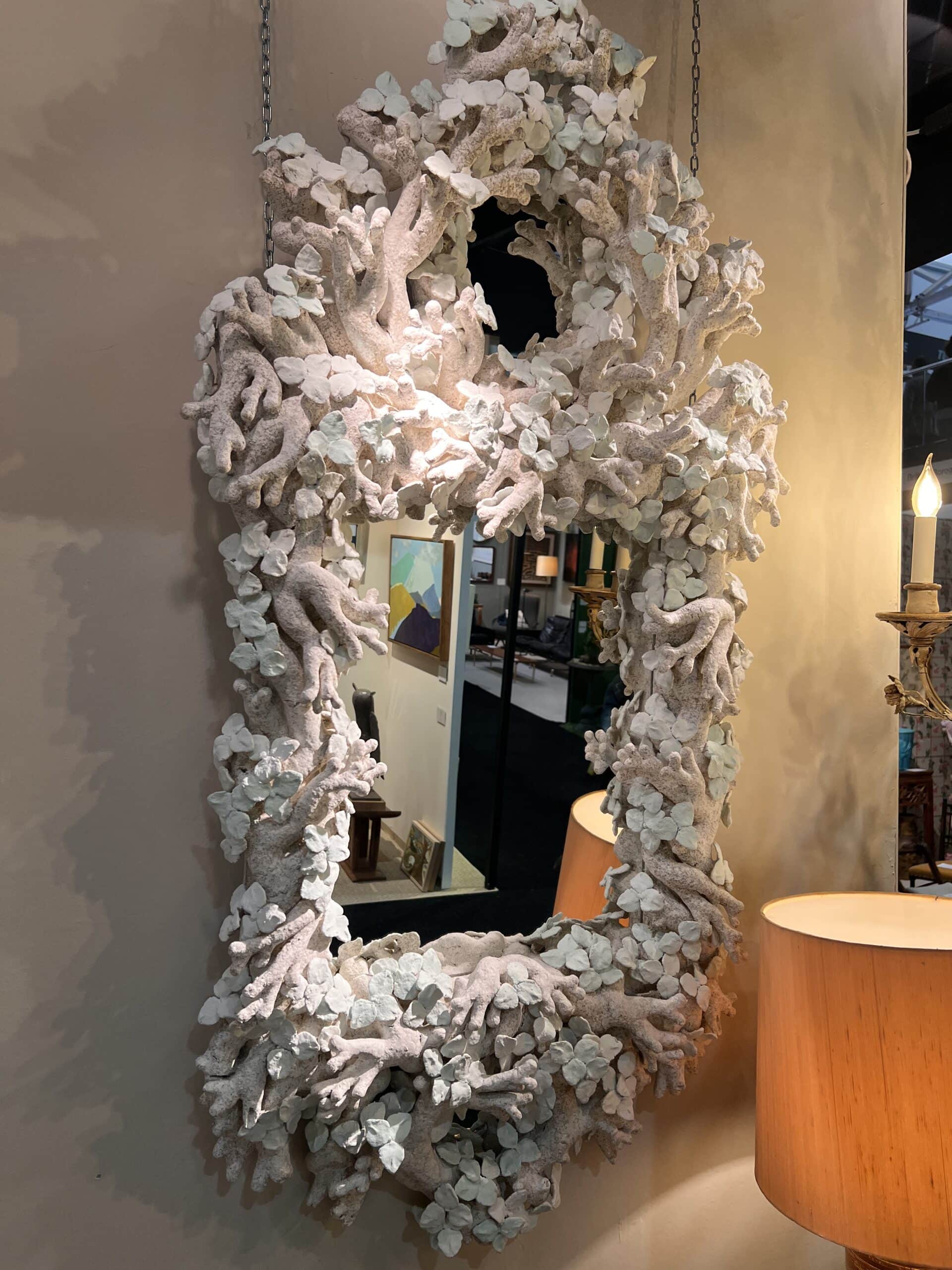 Paire de miroirs "feuilles blanches" par Edouard Chevalier- carton-pierre sculpté - Mai 2026 – Image 2