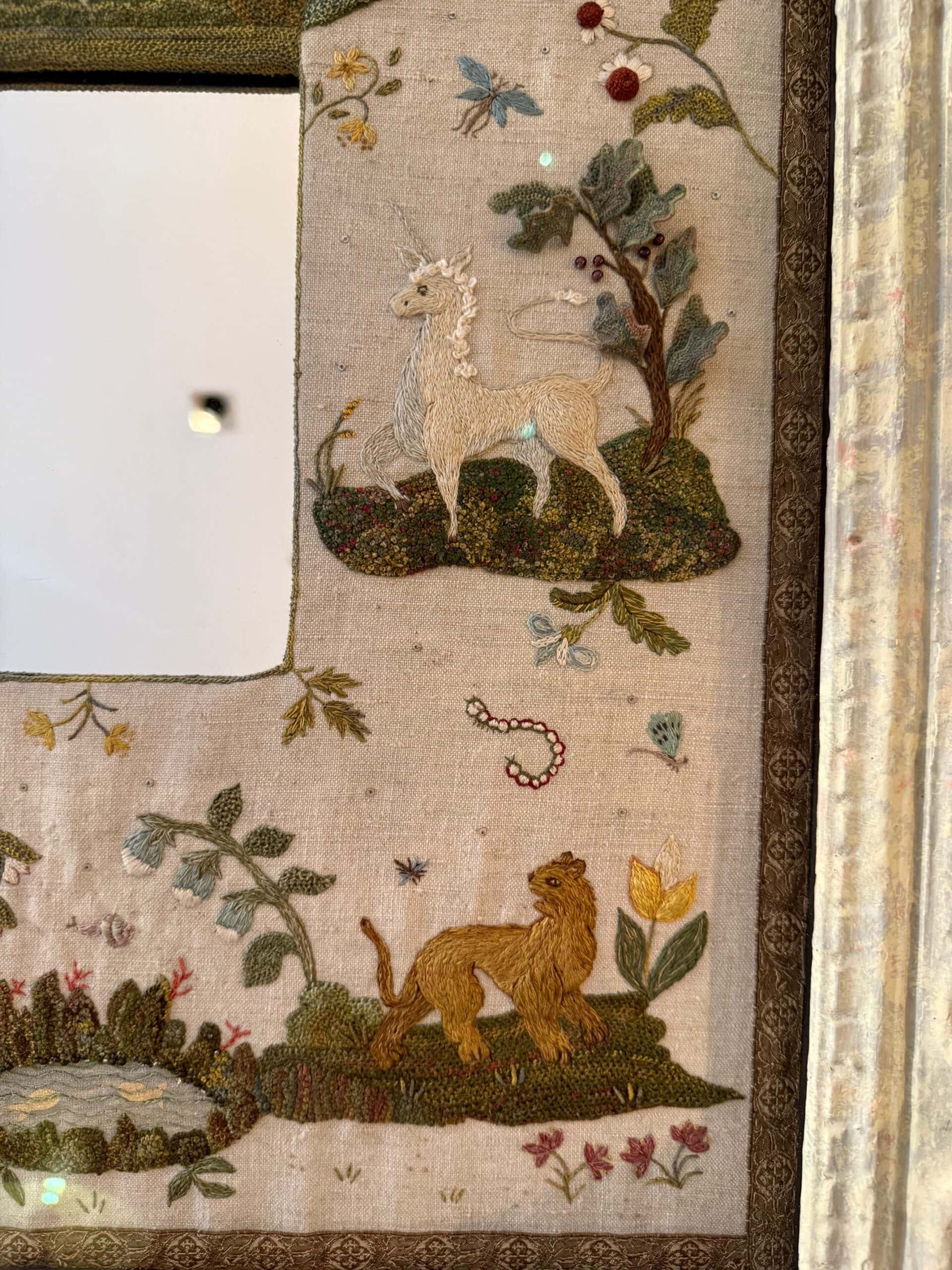 Rare travail d'aiguilles en relief et son cadre ancien - – Image 4