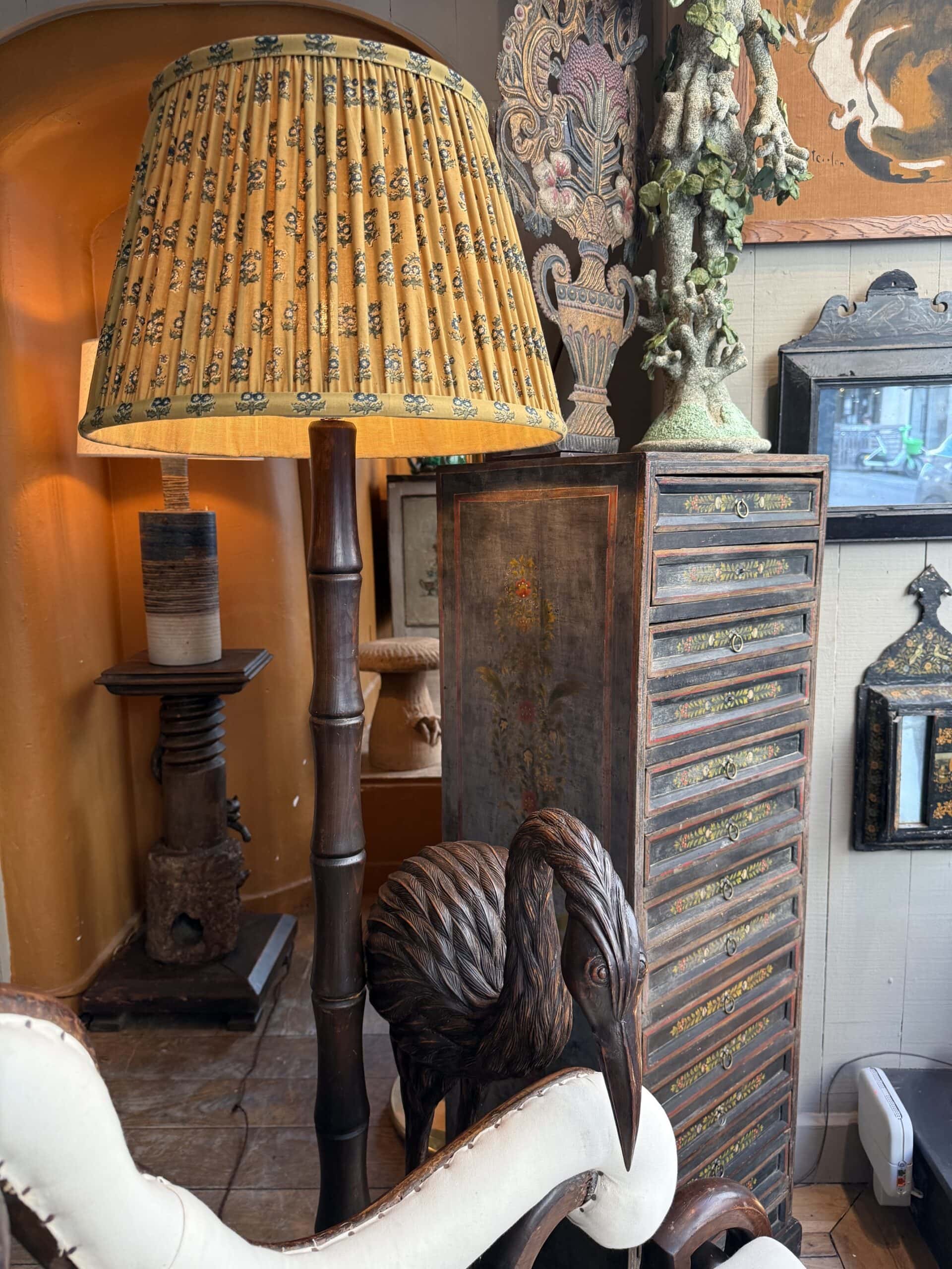 Grand lampadaire Héron en bois sculpté et abat-jour plissé - Ca.1960 – Image 3