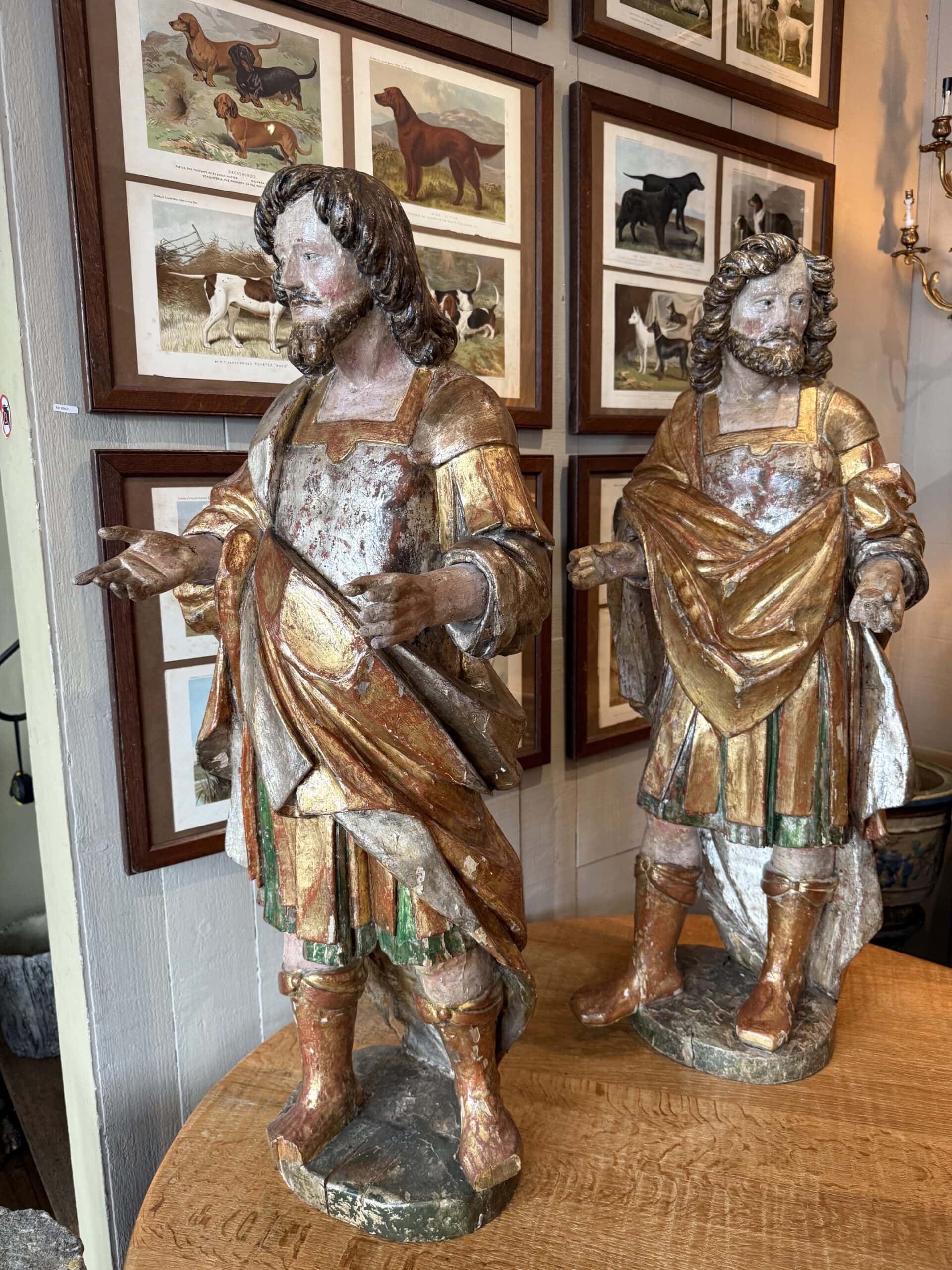 Paire de statues d’autel en bois sculpté polychrome – Bavière milieu XVIIIe
