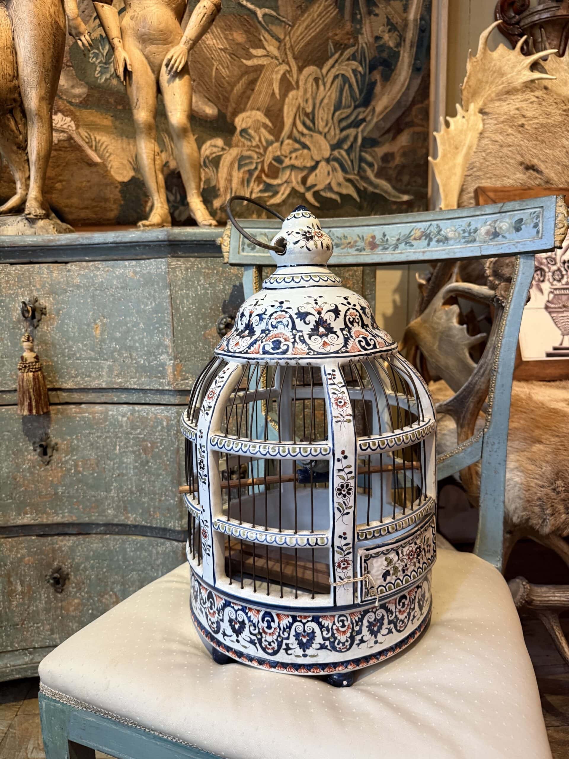 Cage à oiseaux en faïence de Delft, décorée Imari, avec un oiseau sur sa balancelle - Hollande XIXe – Image 6