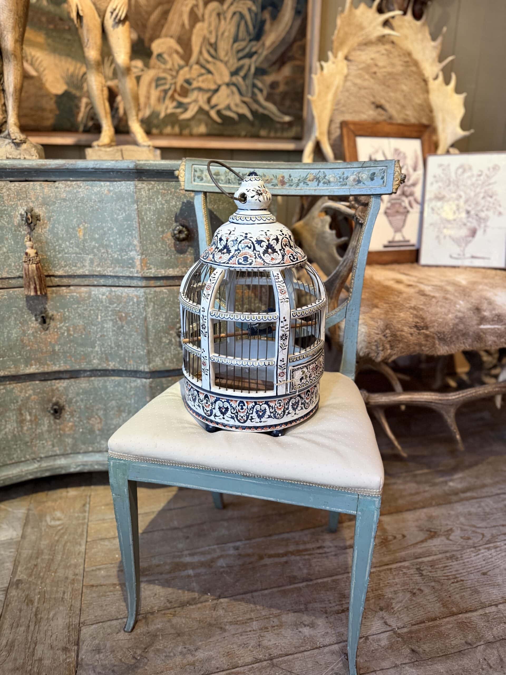 Cage à oiseaux en faïence de Delft, décorée Imari, avec un oiseau sur sa balancelle - Hollande XIXe – Image 5