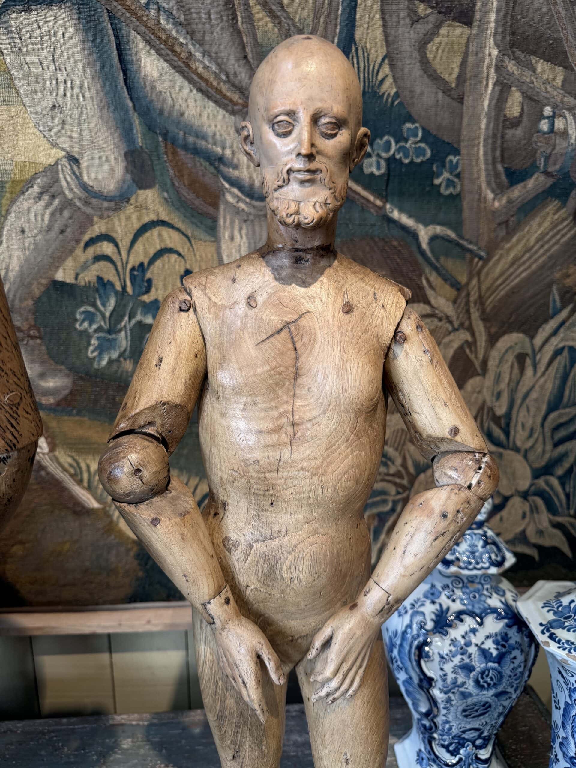 Paire de mannequins de procession dit "capipotes" en bois blond sculpté Italie XVIIIe – Image 3