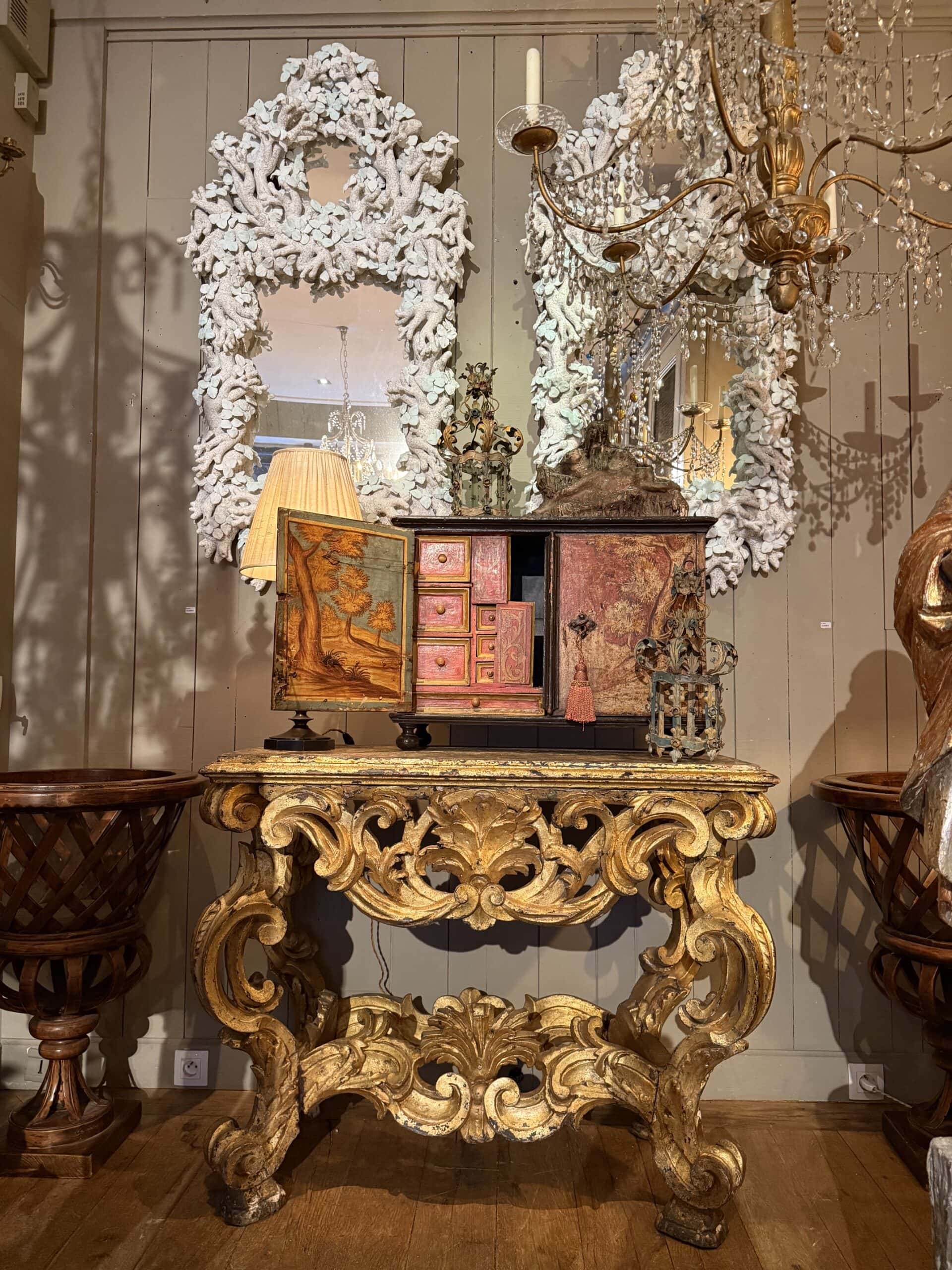 Console Baroque en bois sculpté “aux feuilles d’Acanthes” et recouvert de feuille d’or – Italie XVIIIe
