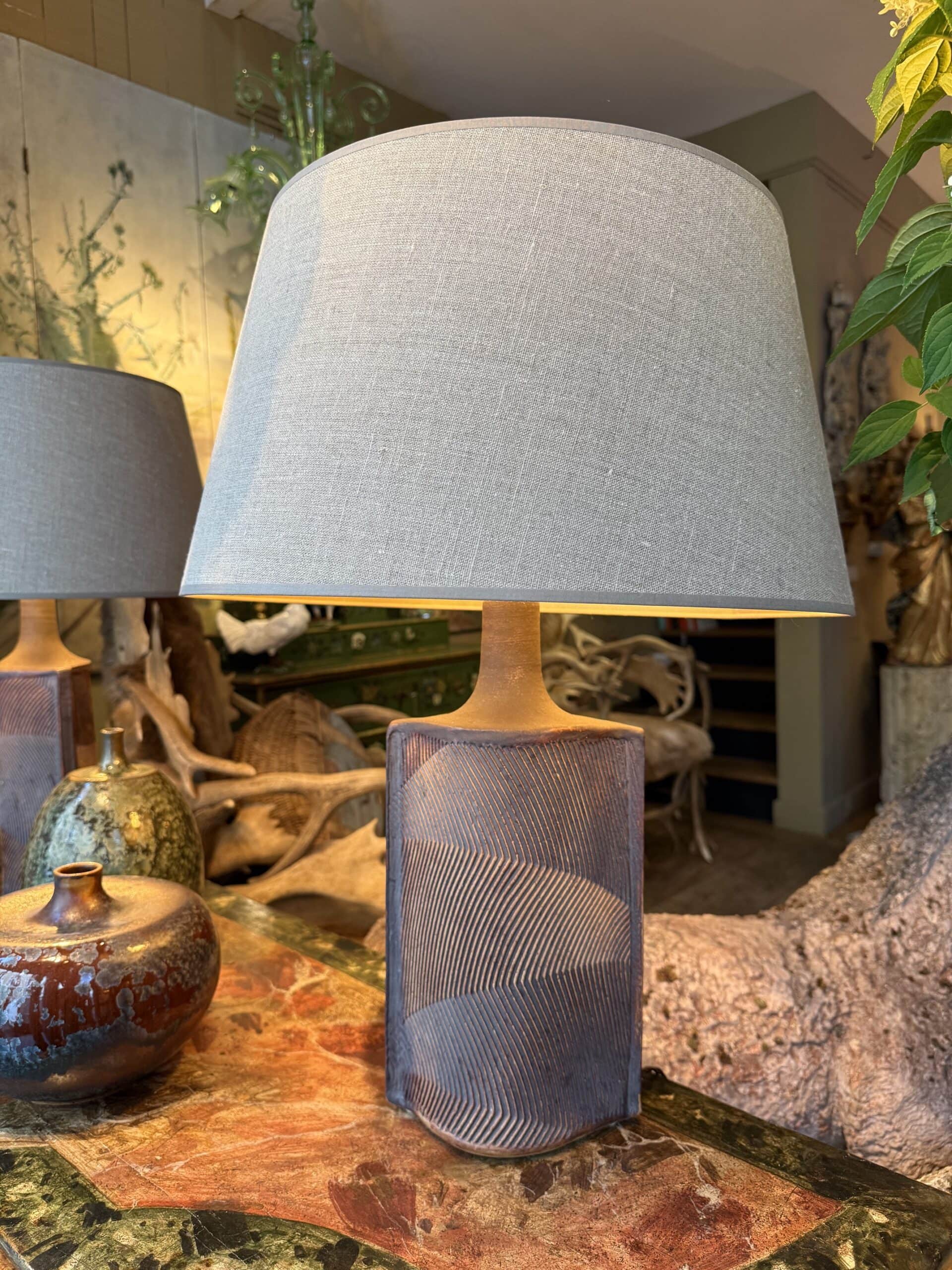 Paire de lampes “ogives” en grés texturé Par F.Tromborg – Danemark ca.1960