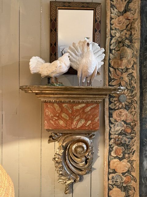 Paire de consoles murales baroques en bois sculpté et peint – Italie XVIIIe