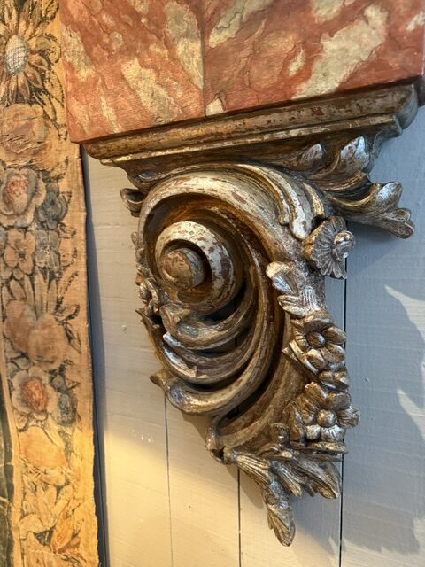 Paire de consoles murales baroques en bois sculpté et peint - Italie XVIIIe – Image 4