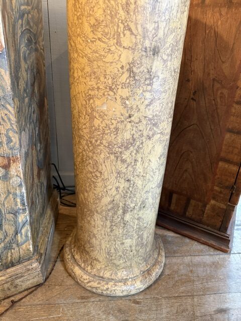 Colonne ou stèle en plâtre décor imitation marbre ochre - France fin XIXe – Image 3