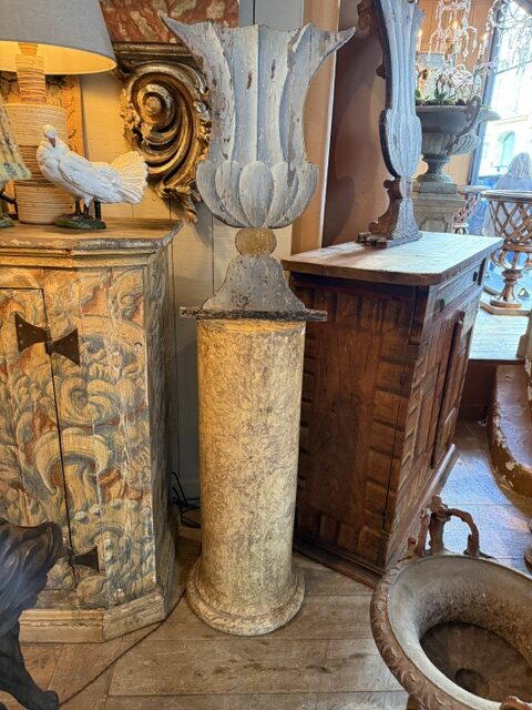 Colonne ou stèle en plâtre décor imitation marbre ochre - France fin XIXe – Image 4