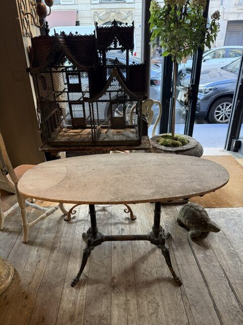 Table de jardin Néoclassique de forme ovale en fonte & marbre - France ca.1810 – Image 4