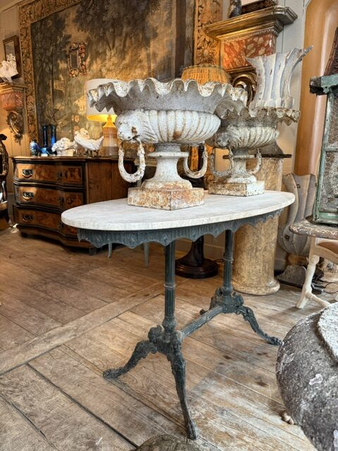 Paire de vasques à collerette "têtes de lion" en fonte blanche - France XIXe – Image 4