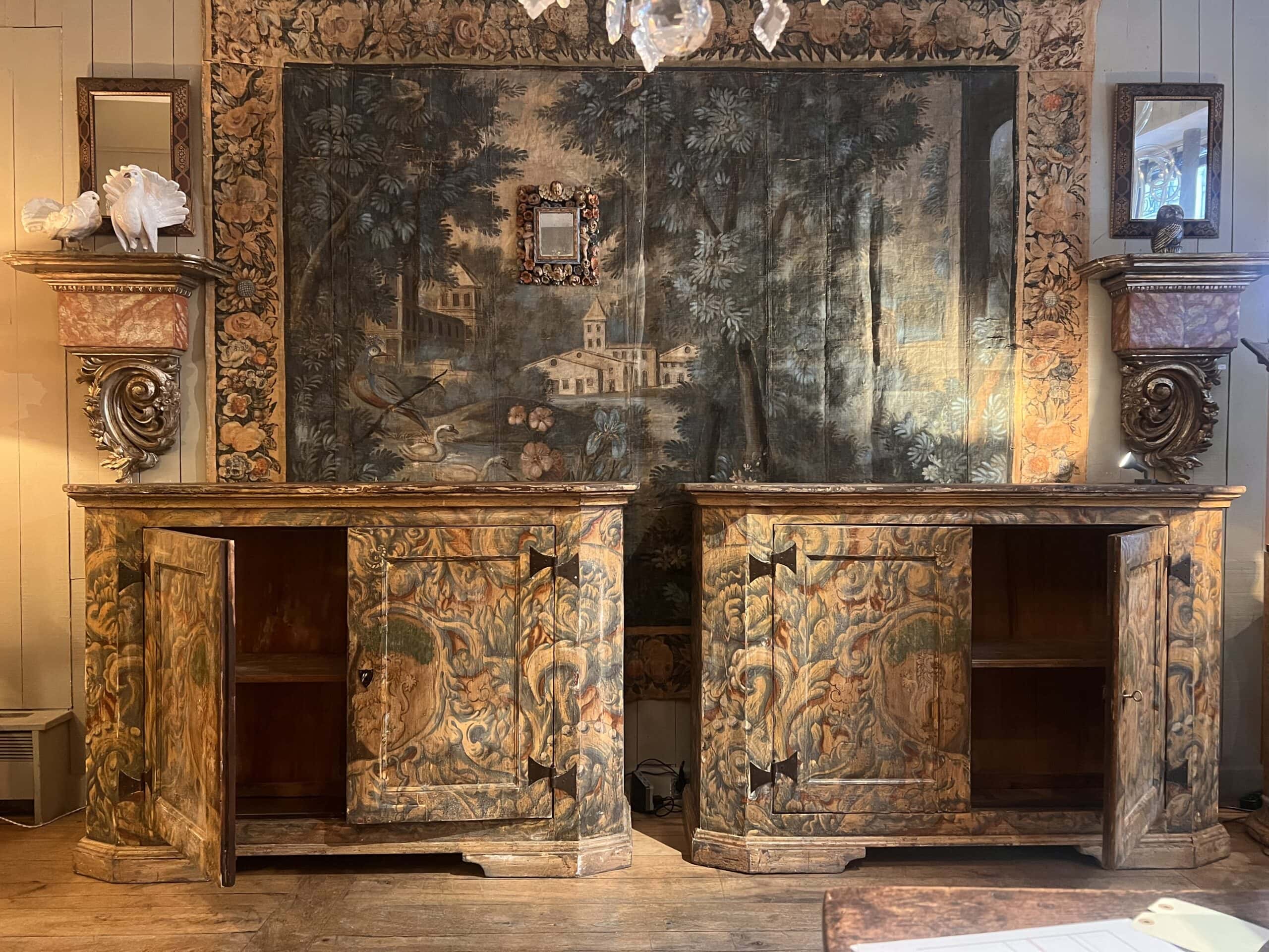 Paire de buffets hauts polychromes à riche décor Baroque Italien - fin XIXe – Image 2