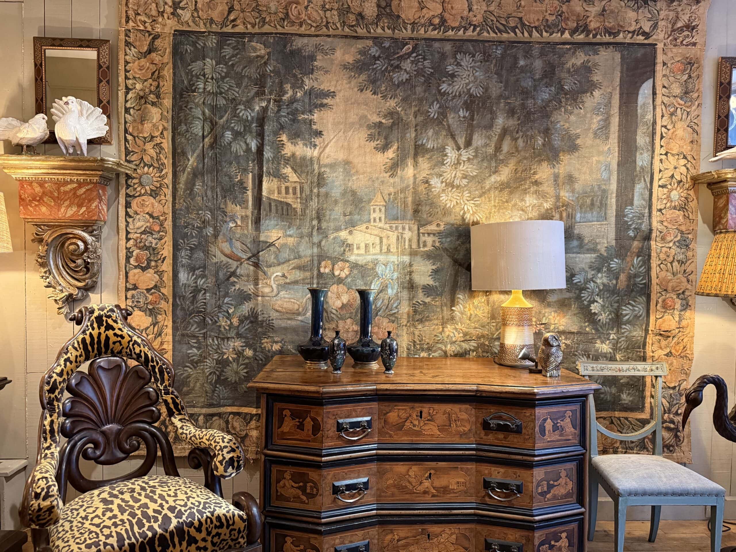 Grande toile peinte décor de paysage avec un château, des oiseaux & fleurs- bordure de fruits et feuillages- France XVIIIe – Image 2
